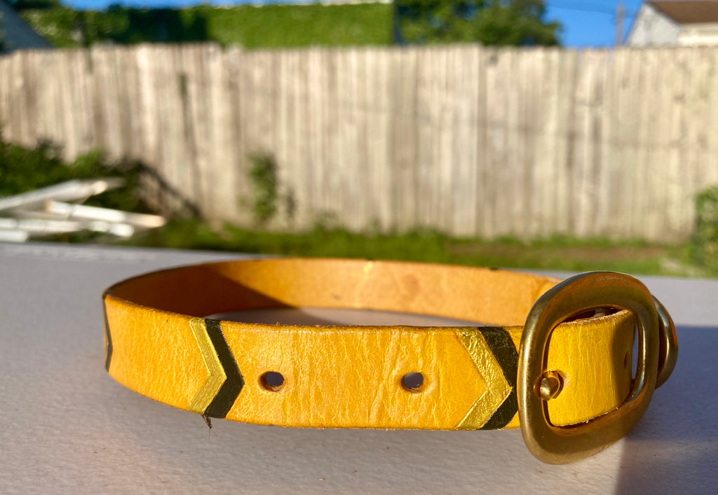 Classic collar - Marigold yellow with chevrons