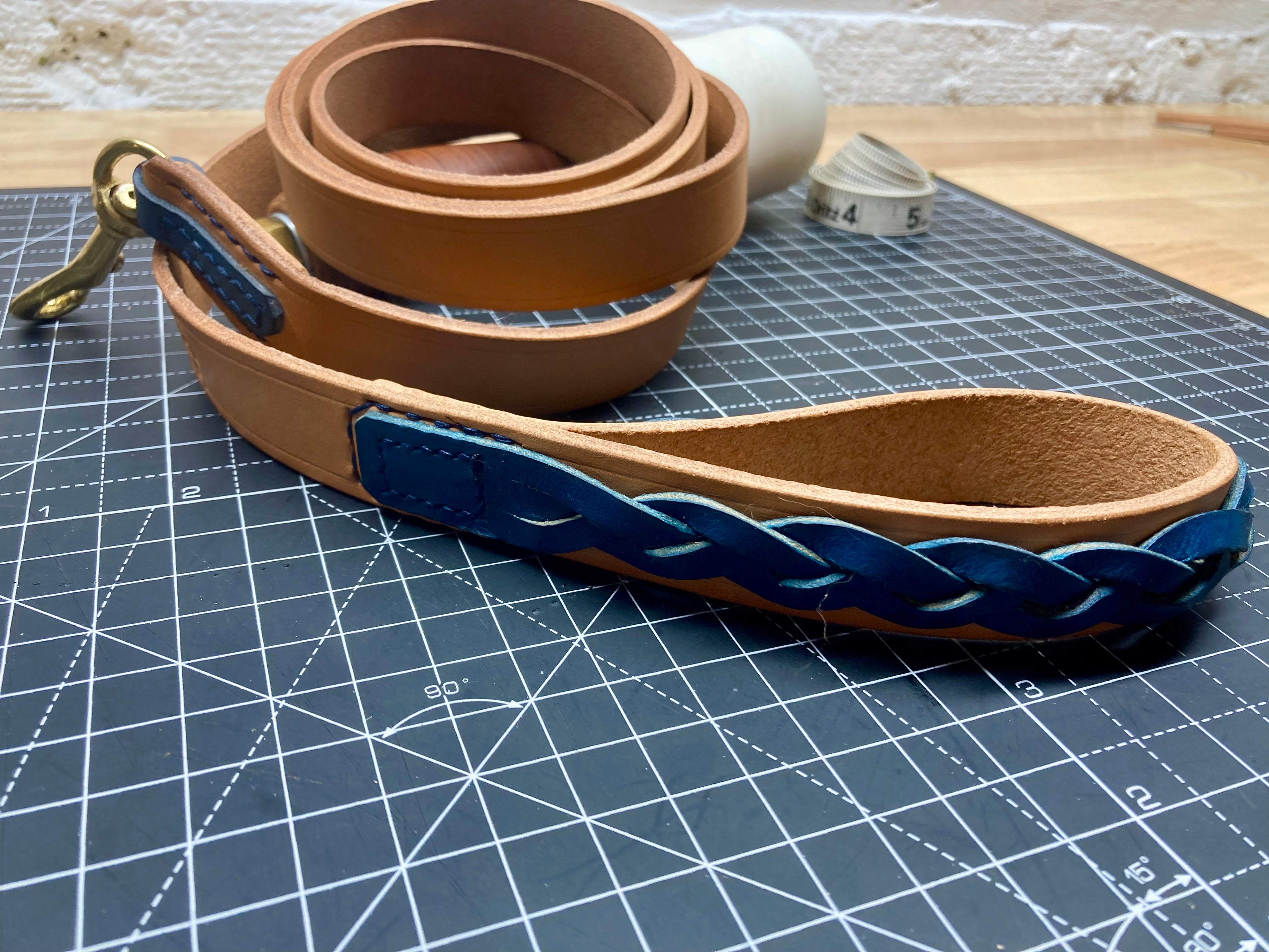 Heavy-Duty Leather Leash w/Braided Accent